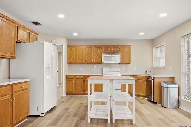 9218 Red Leg, San Antonio, TX 78240