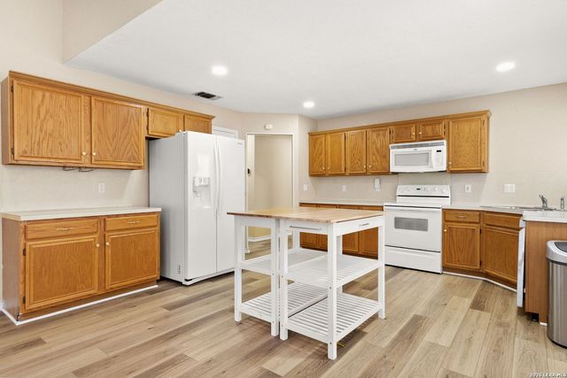 9218 Red Leg, San Antonio, TX 78240