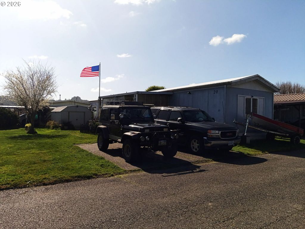 1000 N 8TH St 20, Reedsport, OR 97467