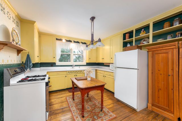 8425 Parshallville Road, Fenton, MI 48430