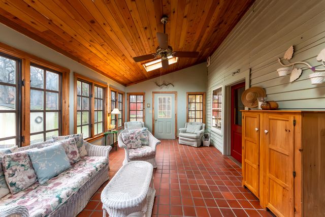 8425 Parshallville Road, Fenton, MI 48430