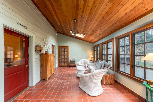 8425 Parshallville Road, Fenton, MI 48430