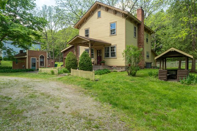 8425 Parshallville Road, Fenton, MI 48430