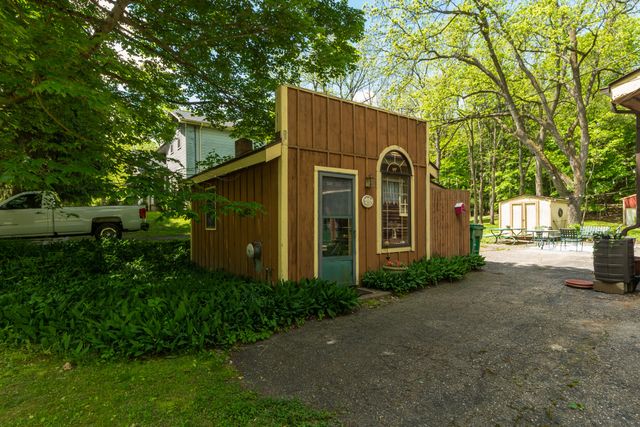 8425 Parshallville Road, Fenton, MI 48430