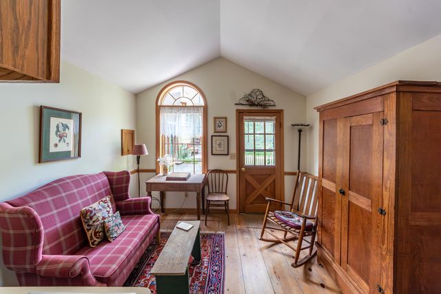 8425 Parshallville Road, Fenton, MI 48430