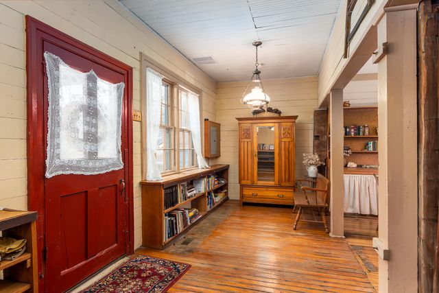 8425 Parshallville Road, Fenton, MI 48430