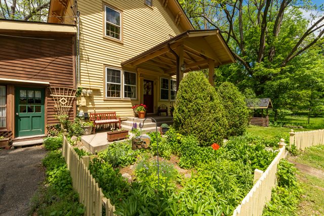 8425 Parshallville Road, Fenton, MI 48430