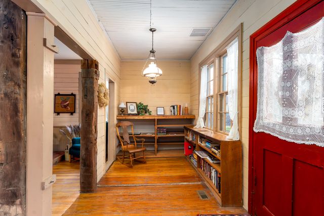 8425 Parshallville Road, Fenton, MI 48430