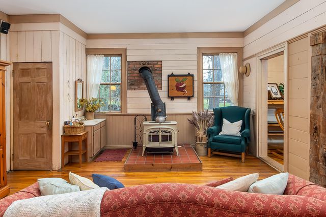 8425 Parshallville Road, Fenton, MI 48430