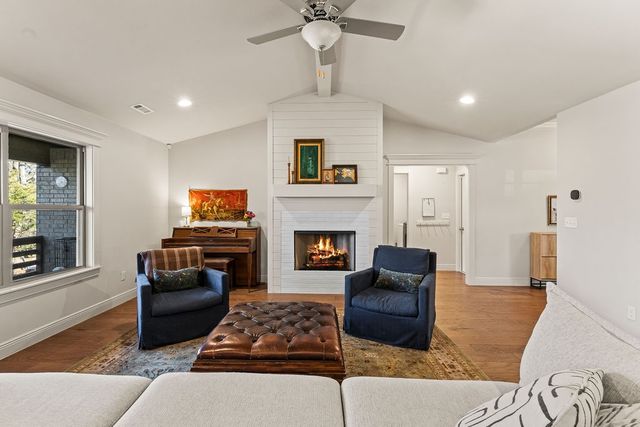 8 Charing Drive, Bella Vista, AR 72714