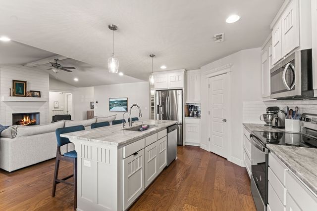 8 Charing Drive, Bella Vista, AR 72714