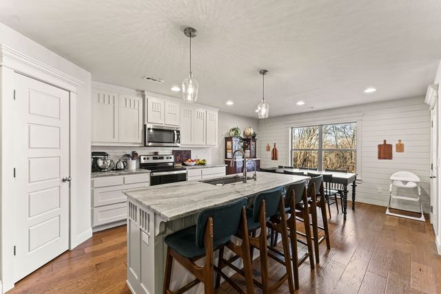 8 Charing Drive, Bella Vista, AR 72714