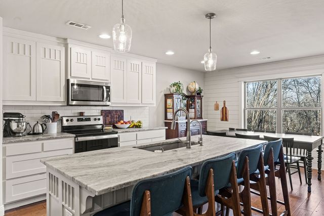 8 Charing Drive, Bella Vista, AR 72714