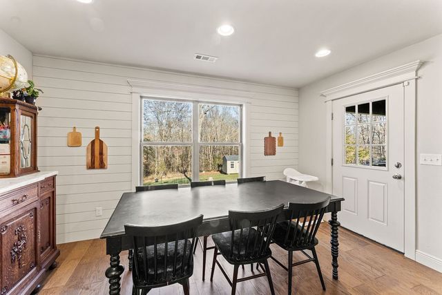 8 Charing Drive, Bella Vista, AR 72714