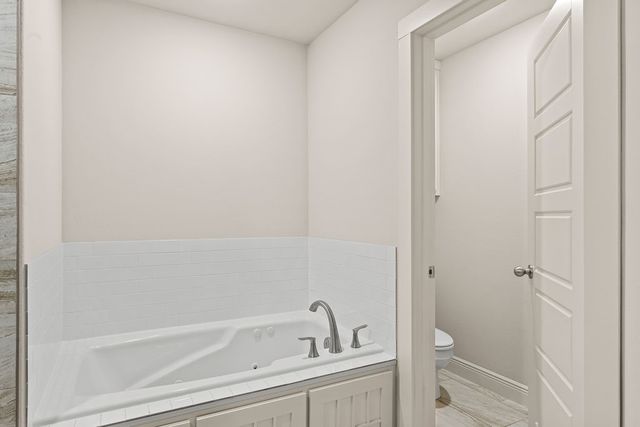 8 Charing Drive, Bella Vista, AR 72714