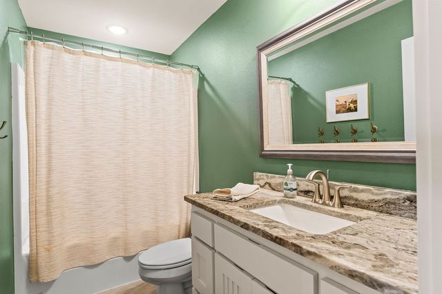 8 Charing Drive, Bella Vista, AR 72714