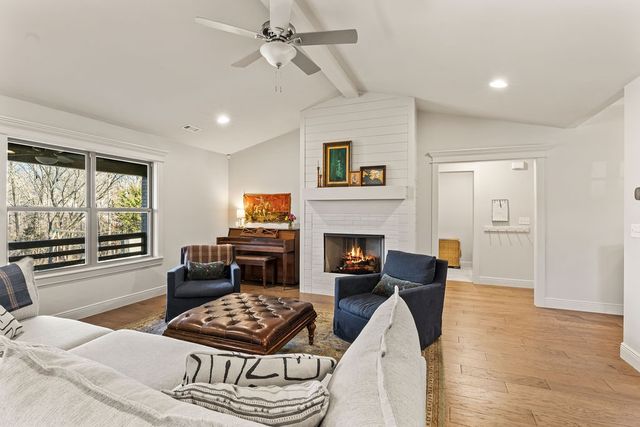 8 Charing Drive, Bella Vista, AR 72714