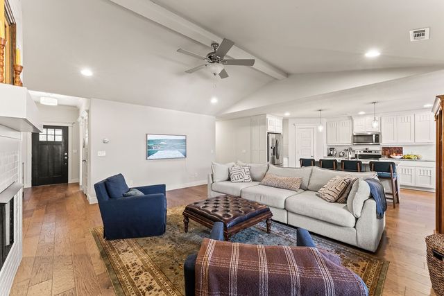 8 Charing Drive, Bella Vista, AR 72714