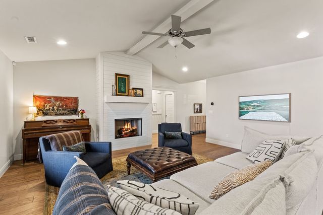 8 Charing Drive, Bella Vista, AR 72714