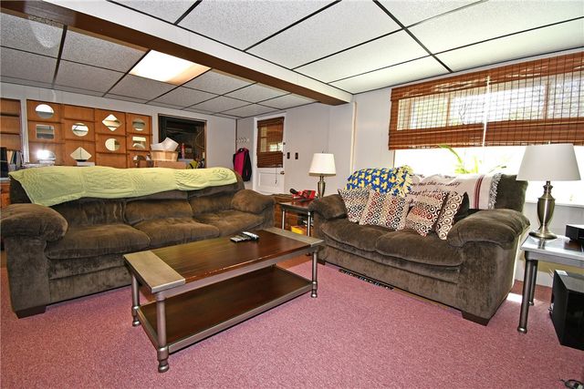 21 Robin Rd, Robinson Twp, PA 15136