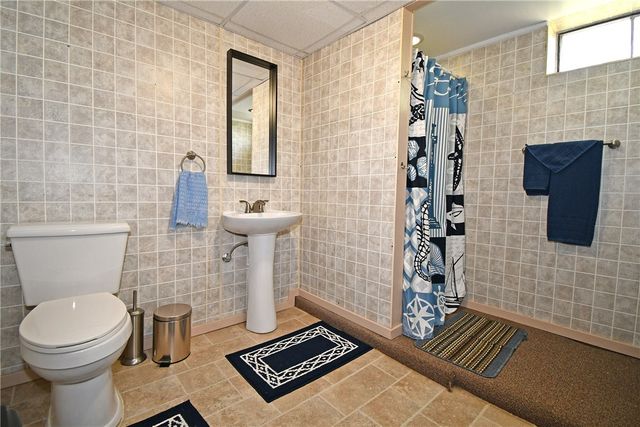 21 Robin Rd, Robinson Twp, PA 15136