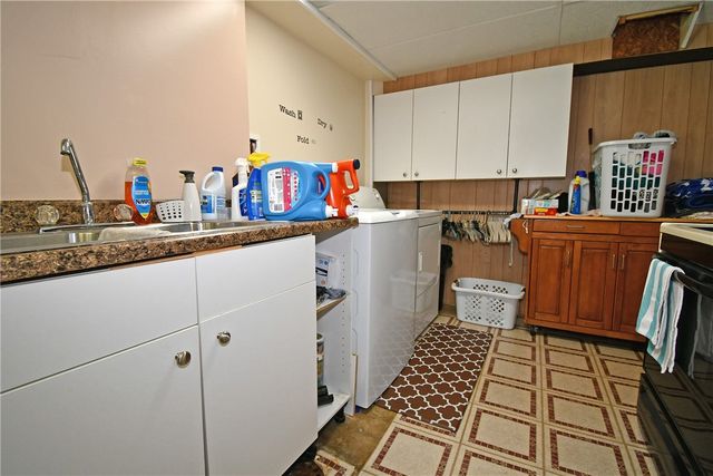 21 Robin Rd, Robinson Twp, PA 15136