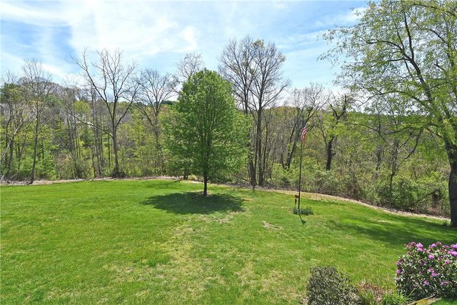 21 Robin Rd, Robinson Twp, PA 15136