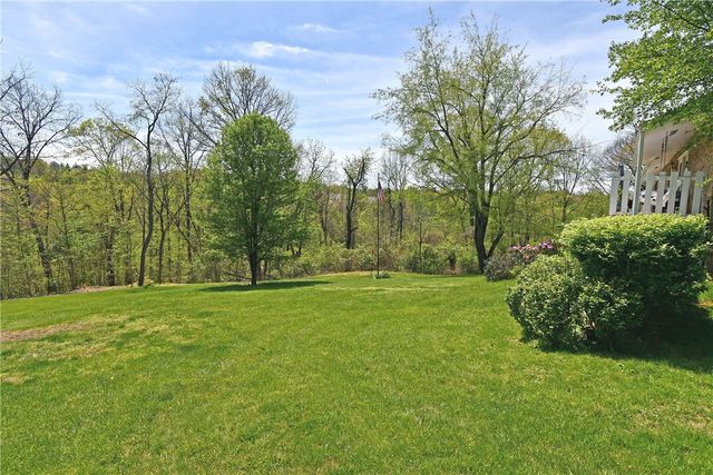 21 Robin Rd, Robinson Twp, PA 15136