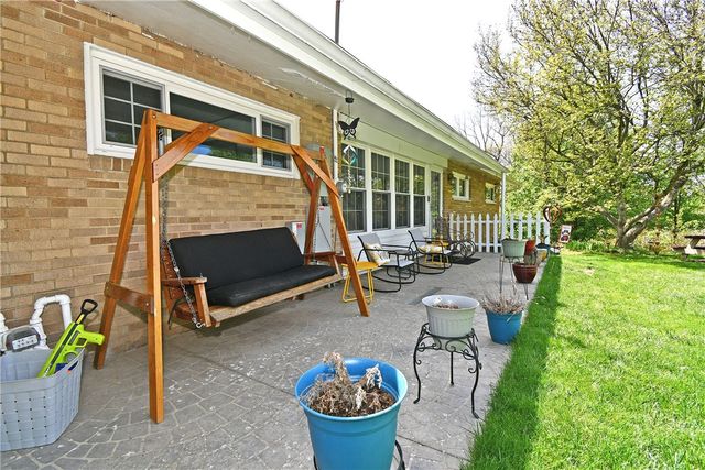 21 Robin Rd, Robinson Twp, PA 15136