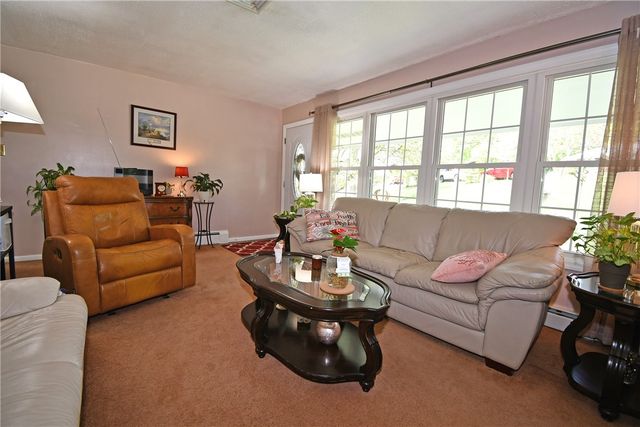 21 Robin Rd, Robinson Twp, PA 15136