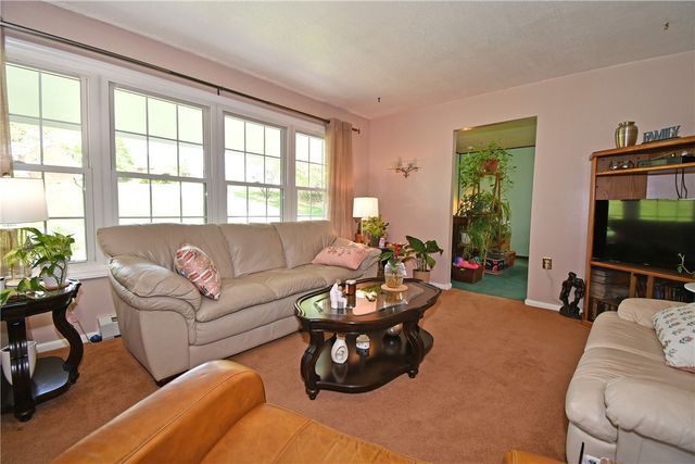 21 Robin Rd, Robinson Twp, PA 15136