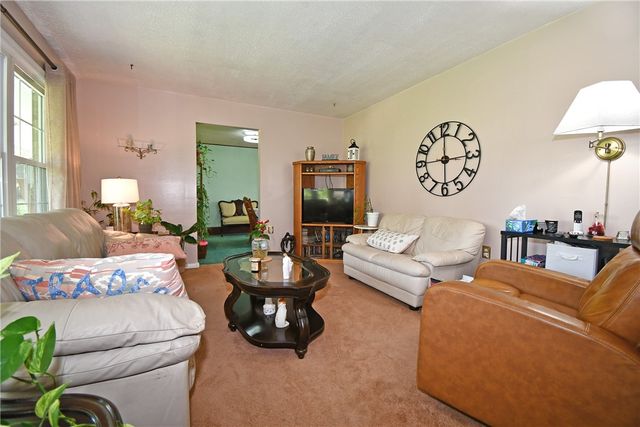 21 Robin Rd, Robinson Twp, PA 15136