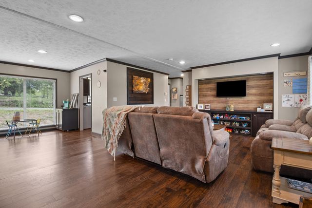 6989 W Laurel Road, London, KY 40741