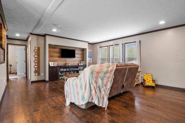 6989 W Laurel Road, London, KY 40741