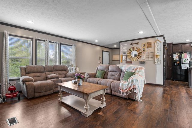 6989 W Laurel Road, London, KY 40741