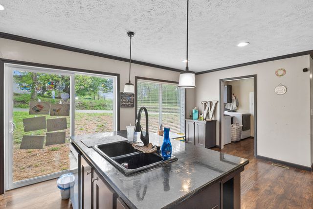 6989 W Laurel Road, London, KY 40741