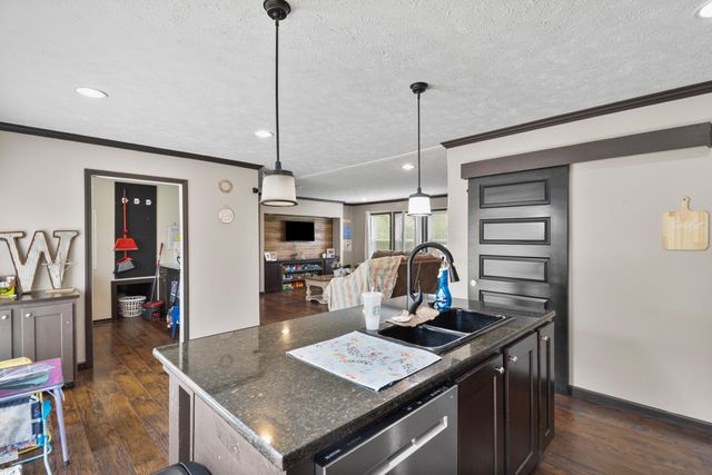 6989 W Laurel Road, London, KY 40741