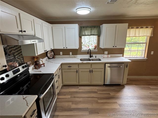 108 W Bryan Avenue, Calera, OK 74730