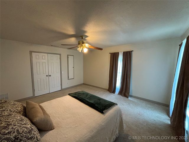 108 W Bryan Avenue, Calera, OK 74730