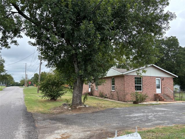 108 W Bryan Avenue, Calera, OK 74730