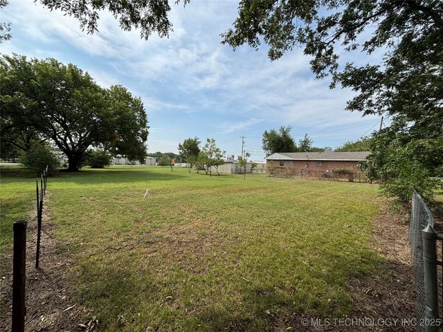 108 W Bryan Avenue, Calera, OK 74730