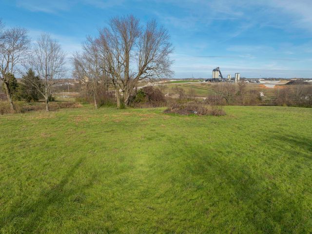 1099 N Farmers Branch Road, Ozark, MO 65721