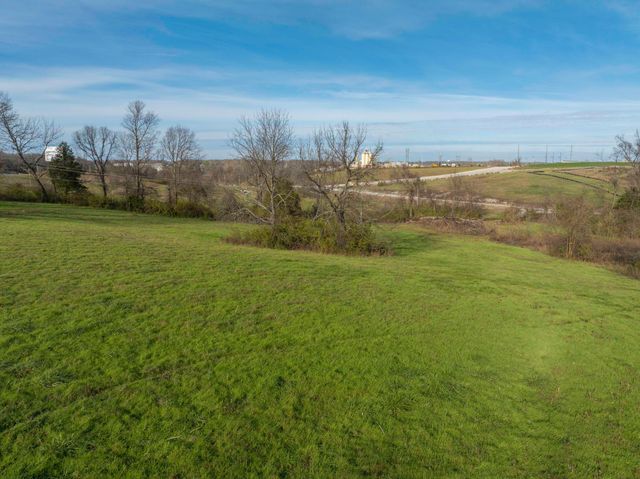 1099 N Farmers Branch Road, Ozark, MO 65721