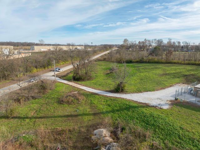 1099 N Farmers Branch Road, Ozark, MO 65721