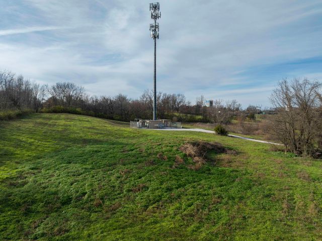 1099 N Farmers Branch Road, Ozark, MO 65721