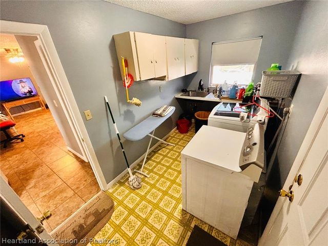 195 Lake Drive Boulevard, Sebring, FL 33875