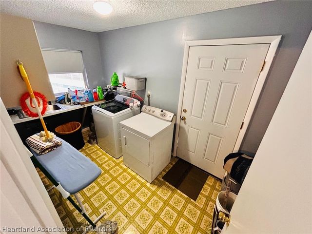 195 Lake Drive Boulevard, Sebring, FL 33875