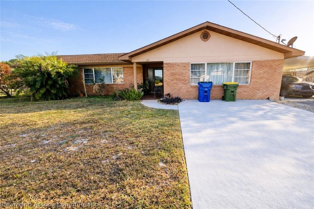 195 Lake Drive Boulevard, Sebring, FL 33875