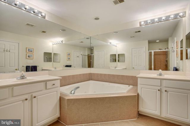 18488 LANIER ISLAND SQ, Leesburg, VA 20176
