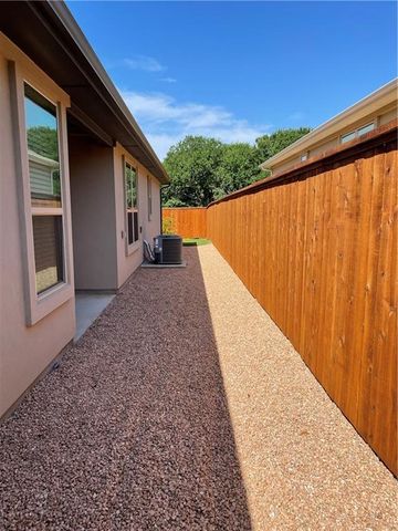 624 Parkline DR, Georgetown, TX 78626